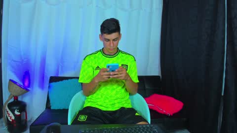 MAX     online show from 01-27-25, 07:14