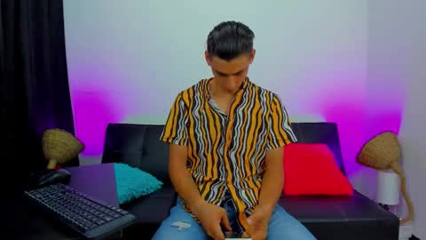 MAX     online show from 09-25-25, 06:11