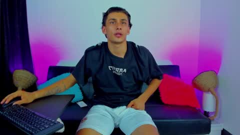 MAX     online show from 09-30-25, 01:43