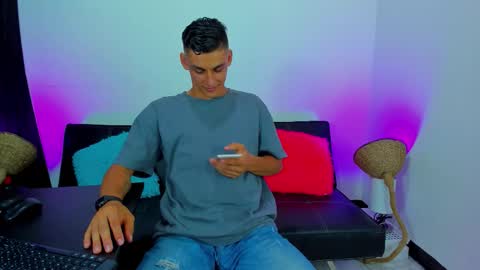 MAX     online show from 10-22-25, 05:30