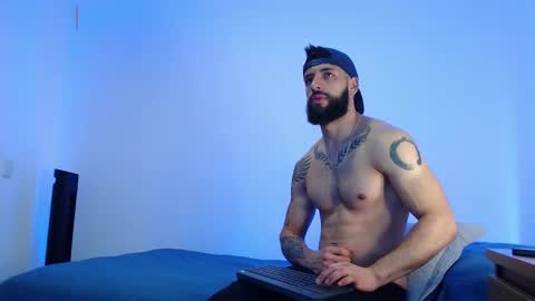 max_xl_ online show from 10-21-25, 03:02