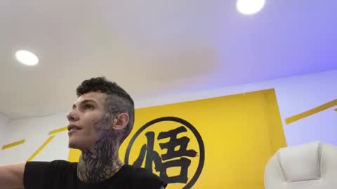 Snapshot of maxandalyn_ chatting on 01-05-25, 01:35 Max Dalyn online show from 01-05-25, 01:35