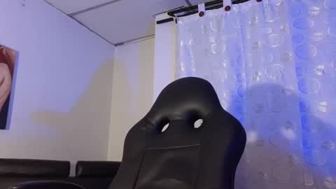 Snapshot of maxandalyn_ chatting on 01-08-25, 07:24 Max Dalyn online show from 01-08-25, 07:24