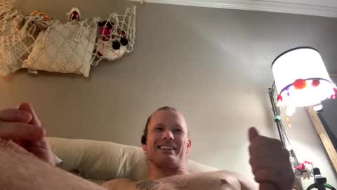 Snapshot of maxaux chatting on 10-20-25, 07:36 Max online show from 10-20-25, 07:36