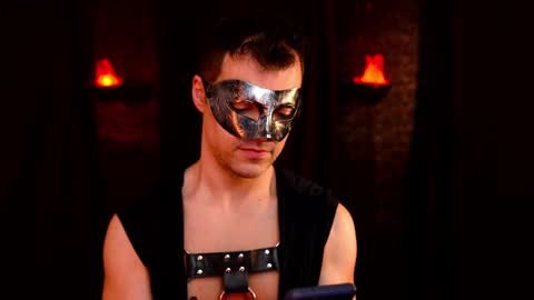 Snapshot of maxhughes chatting on 10-31-25, 01:50 Max Hughes online show from 10-31-25, 01:50