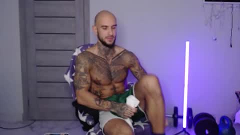 Snapshot of maxi_foxxx chatting on 11-10-25, 05:12 Maximus Fox online show from 11-10-25, 05:12