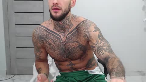 Snapshot of maxi_foxxx chatting on 11-19-25, 06:57 Maximus Fox online show from 11-19-25, 06:57