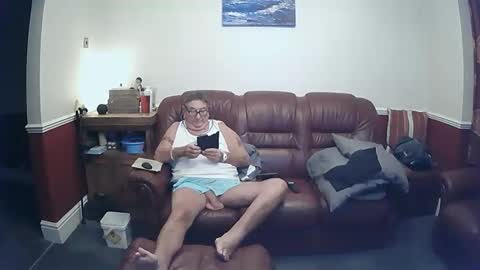 Snapshot of maxi_johnes chatting on 10-25-25, 10:48 MAX online show from 10-25-25, 10:48