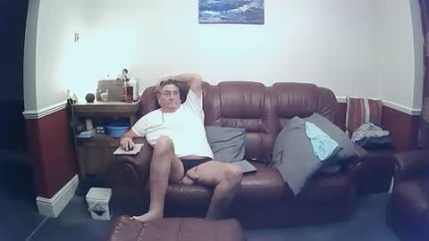 Snapshot of maxi_johnes chatting on 10-26-25, 10:36 MAX online show from 10-26-25, 10:36