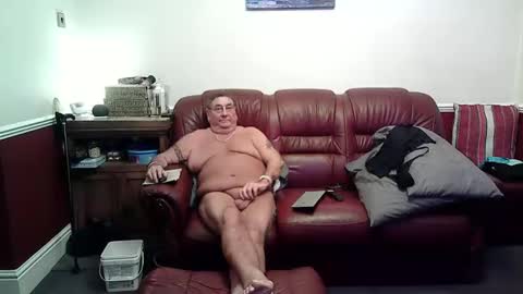 Snapshot of maxi_johnes chatting on 11-04-25, 10:31 MAX online show from 11-04-25, 10:31