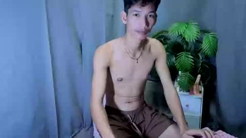 Snapshot of maxiebunny99 chatting on 10-18-25, 11:55 Reyn online show from 10-18-25, 11:55