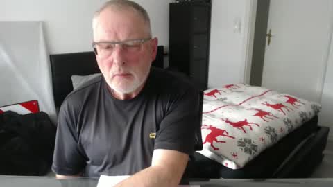 Snapshot of maxifaxi chatting on 12-05-25, 11:30 maxifaxi online show from 12-05-25, 11:30