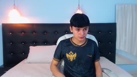 Snapshot of maxii18_ chatting on 10-16-25, 01:34 -- -- online show from 10-16-25, 01:34