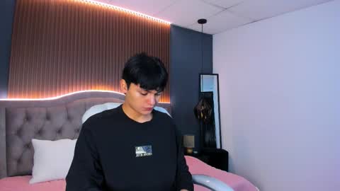 Snapshot of maxii18_ chatting on 10-21-25, 11:55 -- -- online show from 10-21-25, 11:55