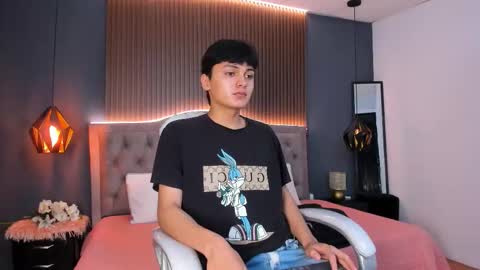 Snapshot of maxii18_ chatting on 10-23-25, 12:15 -- -- online show from 10-23-25, 12:15