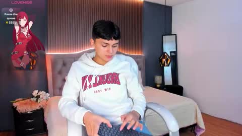 Snapshot of maxii18_ chatting on 11-03-25, 06:53 -- -- online show from 11-03-25, 06:53