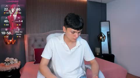 Snapshot of maxii18_ chatting on 11-05-25, 07:47 -- -- online show from 11-05-25, 07:47