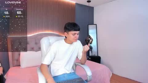 Snapshot of maxii18_ chatting on 11-07-25, 07:36 -- -- online show from 11-07-25, 07:36