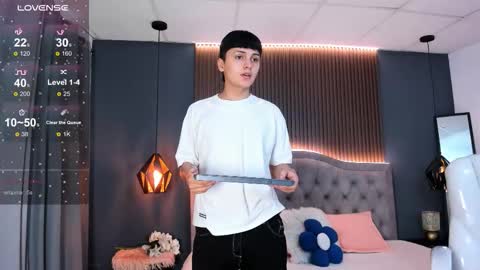 Snapshot of maxii18_ chatting on 11-14-25, 07:23 -- -- online show from 11-14-25, 07:23