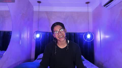 maxim online show from 11-18-25, 03:23