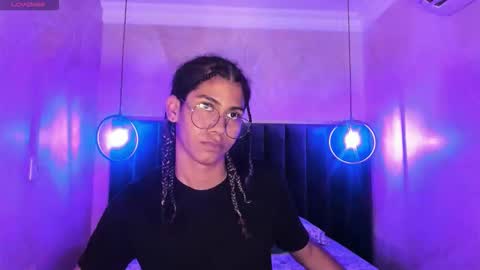 maxim online show from 11-22-25, 03:16