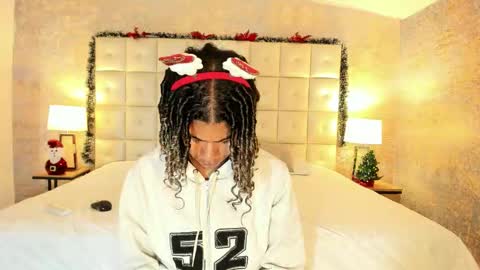 maxim online show from 12-22-25, 03:47