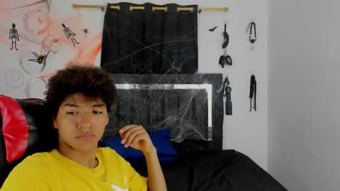 Snapshot of maximiliano_khalil chatting on 11-01-25, 07:49 Maximiliano online show from 11-01-25, 07:49