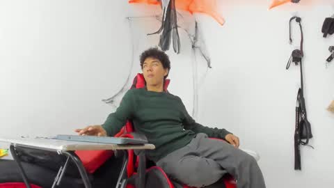 Snapshot of maximiliano_khalil chatting on 11-04-25, 07:57 Maximiliano online show from 11-04-25, 07:57