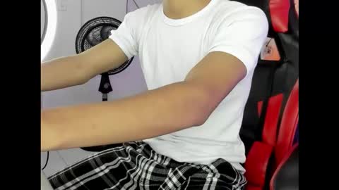 Snapshot of maximiliano_khalil chatting on 11-06-25, 03:02 Maximiliano online show from 11-06-25, 03:02