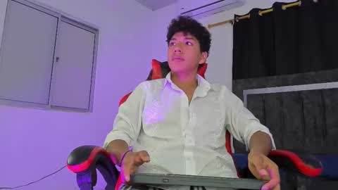 Snapshot of maximiliano_khalil chatting on 11-07-25, 08:31 Maximiliano online show from 11-07-25, 08:31