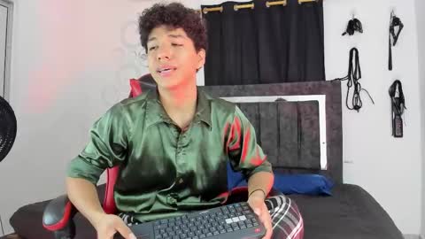 Snapshot of maximiliano_khalil chatting on 11-27-25, 08:11 Maximiliano online show from 11-27-25, 08:11