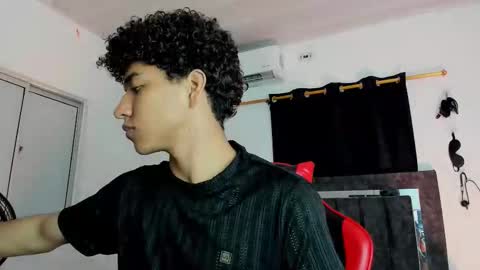 Snapshot of maximiliano_khalil chatting on 11-30-25, 07:51 Maximiliano online show from 11-30-25, 07:51