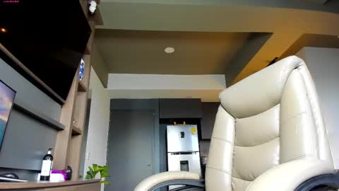 Snapshot of maximo_and_marcelo chatting on 11-04-25, 11:09 maximo_and_marcelo online show from 11-04-25, 11:09