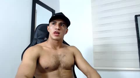 Snapshot of maximo_sebastian chatting on 02-14-25, 01:56 Maximo Sebastian online show from 02-14-25, 01:56