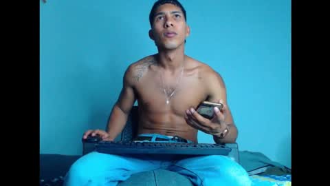 Maximo Aron Vega online show from 12-16-24, 03:40