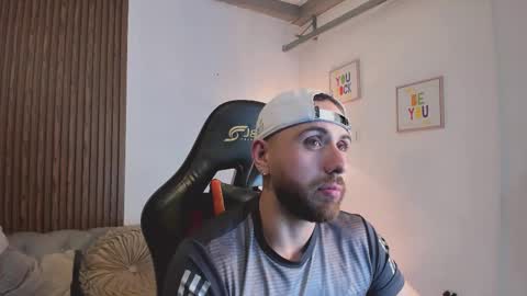 Snapshot of maximo_wolf1 chatting on 02-14-26, 08:27 Maximo Wolf online show from 02-14-26, 08:27