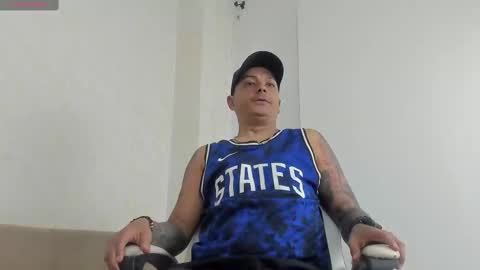 maximohall online show from 10-01-25, 01:06