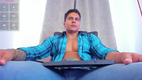 Snapshot of maximoscott_ chatting on 02-01-25, 04:22 Maximoscott online show from 02-01-25, 04:22