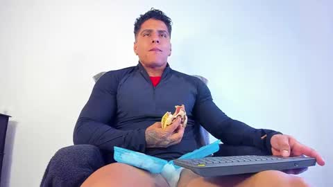 Snapshot of maximoscott_ chatting on 02-12-25, 11:51 Maximoscott online show from 02-12-25, 11:51