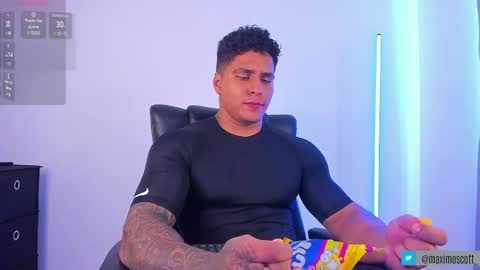 Snapshot of maximoscott_ chatting on 02-16-25, 07:27 Maximoscott online show from 02-16-25, 07:27