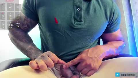 Snapshot of maximoscott_ chatting on 02-20-25, 08:47 Maximoscott online show from 02-20-25, 08:47