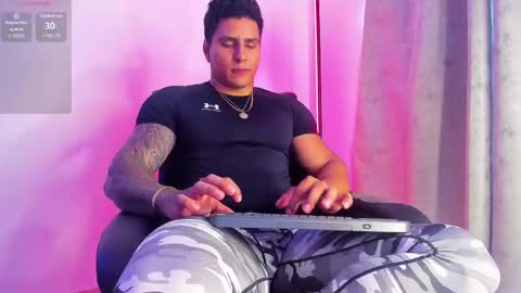 Snapshot of maximoscott_ chatting on 02-26-25, 06:00 Maximoscott online show from 02-26-25, 06:00