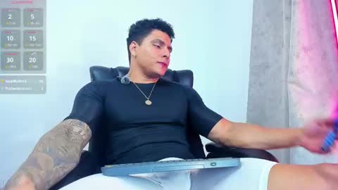 Snapshot of maximoscott_ chatting on 03-01-25, 09:37 Maximoscott online show from 03-01-25, 09:37