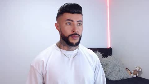 Independent Model online show from 09-17-25, 01:51