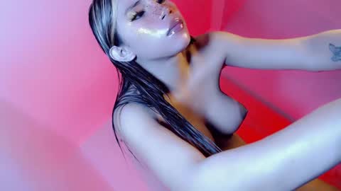 Snapshot of maxinelove1 chatting on 02-08-25, 01:44 Maxinesexy online show from 02-08-25, 01:44