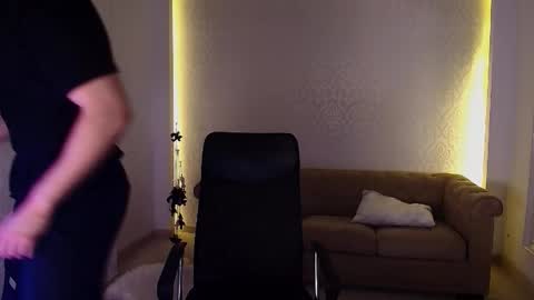 MaxKaiden online show from 11-24-25, 06:02