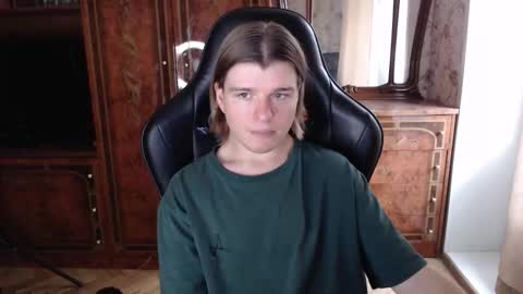 Max online show from 10-10-25, 10:14