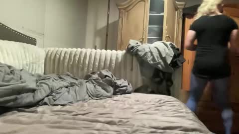 maxpowers264 online show from 12-22-25, 04:42