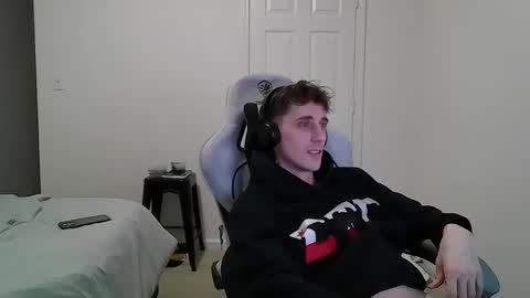 Snapshot of maxryderr chatting on 11-28-25, 05:10 Max Ryder online show from 11-28-25, 05:10