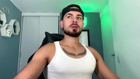 Snapshot of maxtowers chatting on 10-16-25, 10:44 Maxi online show from 10-16-25, 10:44